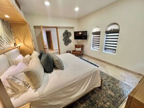 4 chambres, coffres-forts dans les chambres, fer et planche à repasser