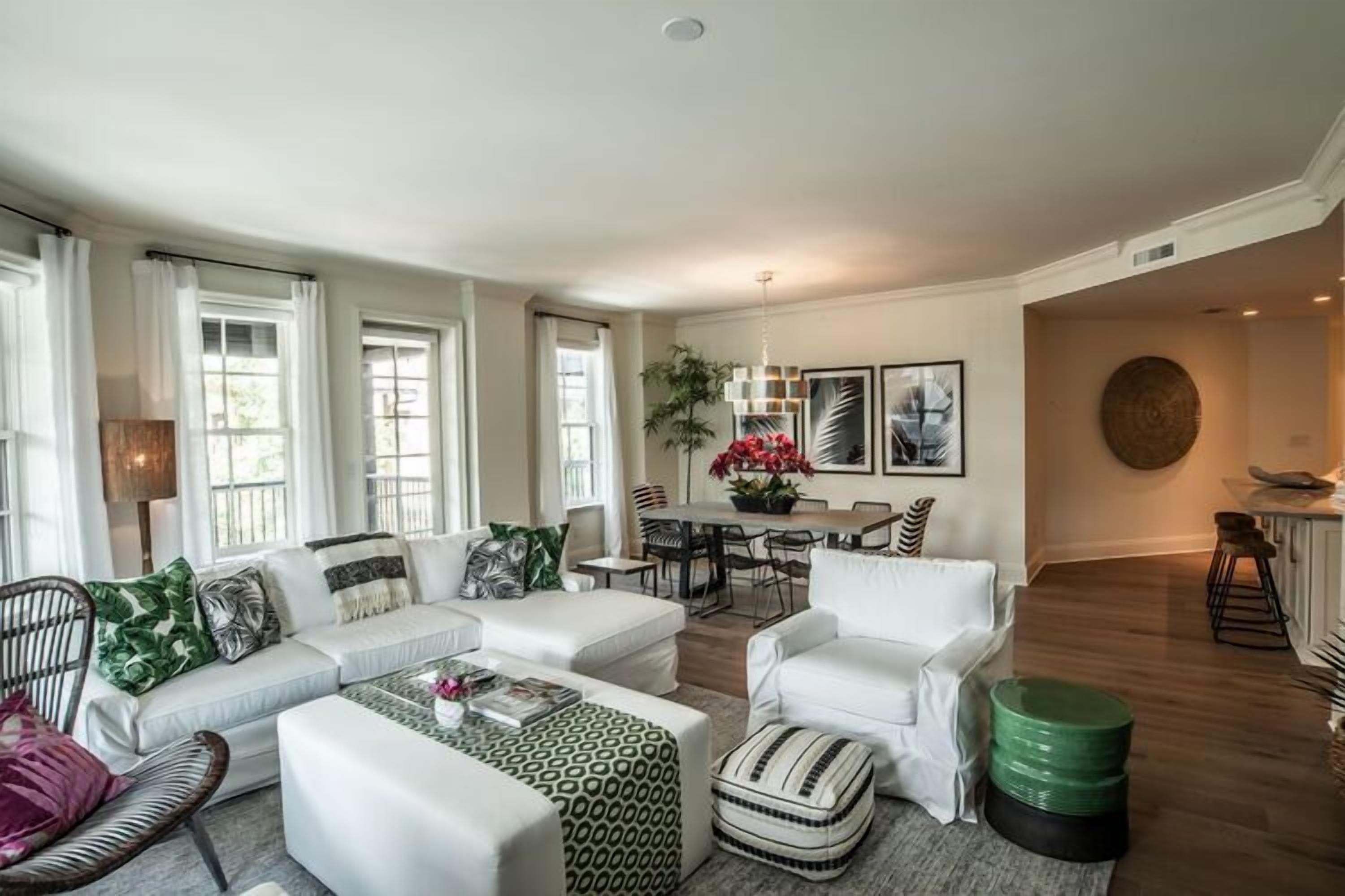 On The Square / Upscale Condo Overlooks Rosemary's Town Square / 4 Bikes / $600+ FREE Activities!