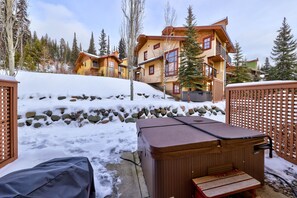 Bañera de hidromasaje exterior