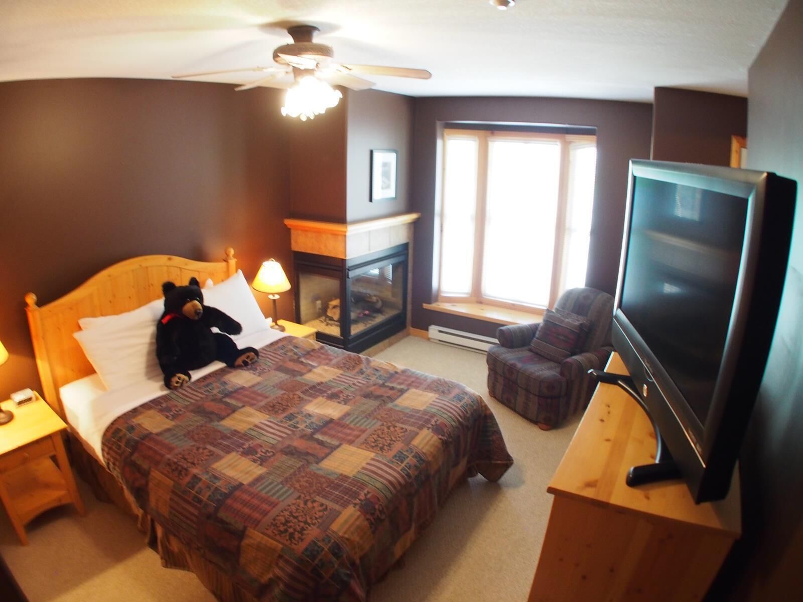 Multi Level Condo Close to Village | Access to Ski-Out Trail | Private Hot Tub | Fireplace