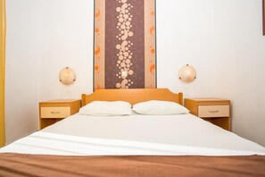 2 slaapkamers, een strijkplank/strijkijzer, gratis wifi, beddengoed