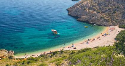 Apartment 4687-1 for 4+3 Pers. in Njivice