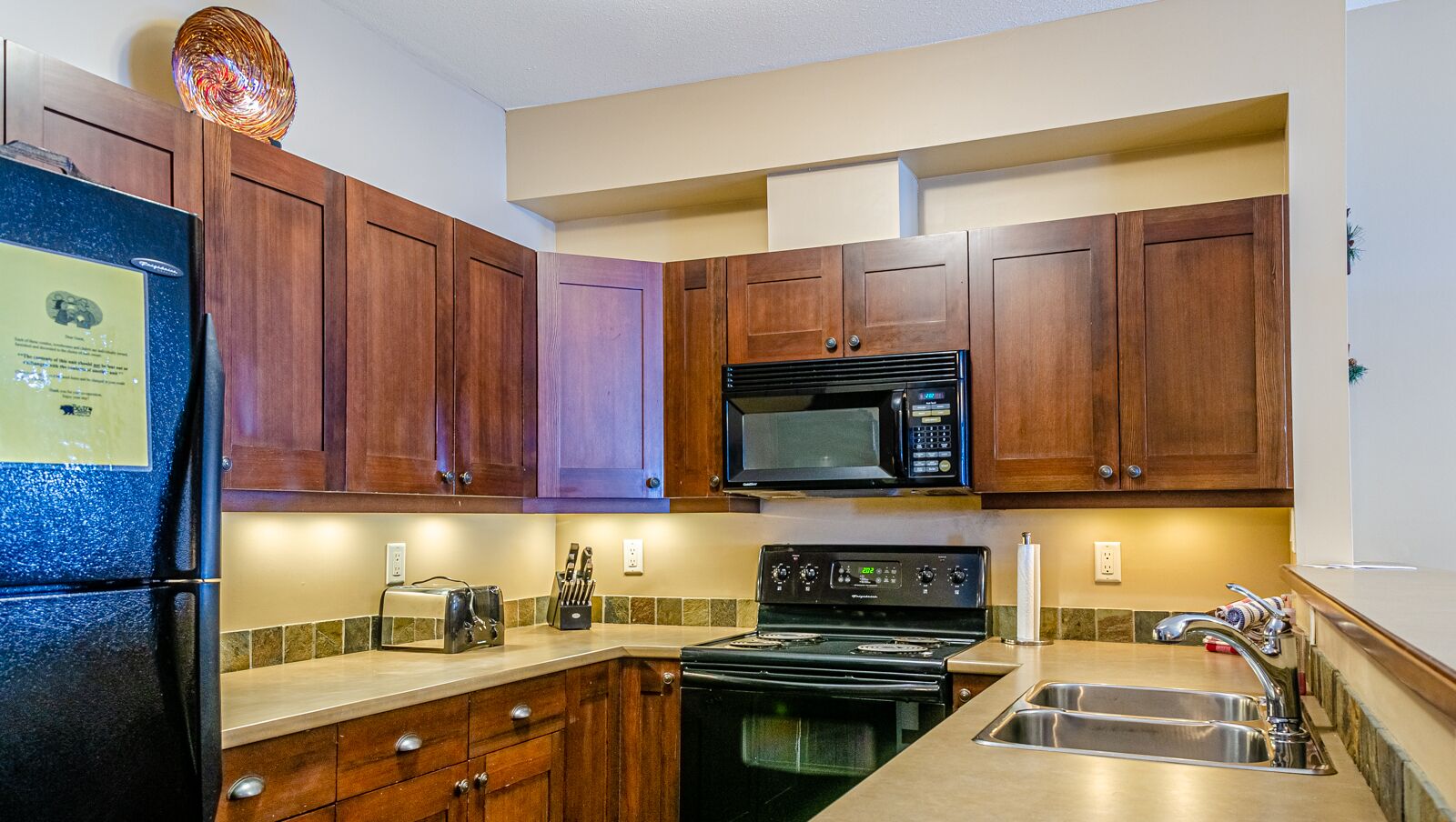 Ground floor 2 bedroom condo, very close to ski-in/out trails