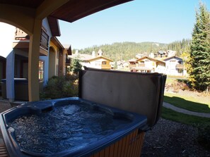 Bañera de hidromasaje al aire libre