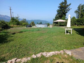 Outdoor spa tub - A cute, homey cottage overlooking the Apuan Alps . A perfect place to relax in. (Casone Carpinelli)