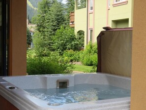 Bain à remous extérieur