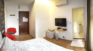 Elite Double Room | Desk, rollaway beds, free WiFi, bed sheets