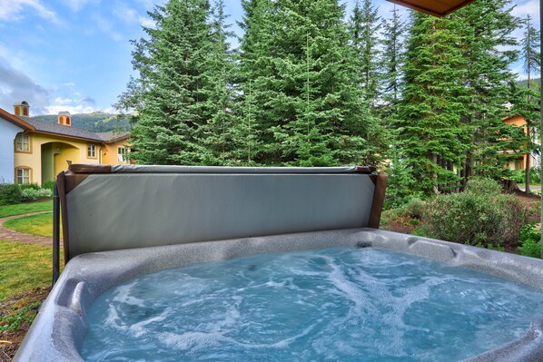 Baignoire à remous extérieure