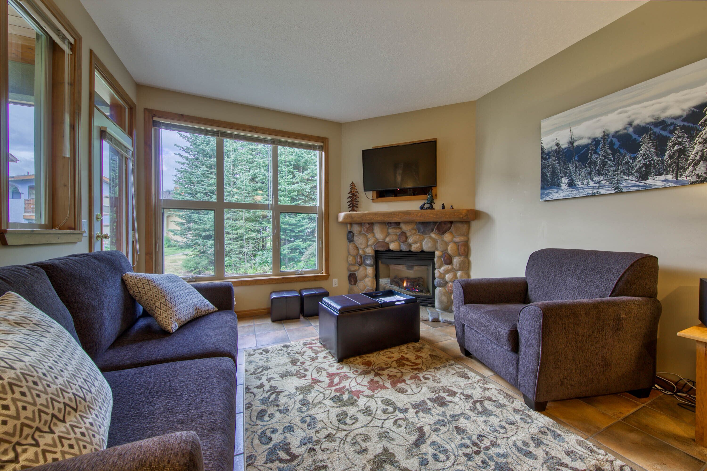 Ground floor 2 bedroom condo with easy access to ski runs