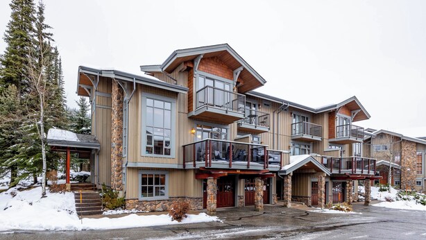 Exterior - Spacious multi level 3 bedroom + den townhouse, close to Morrisey lift (Sun Peaks)