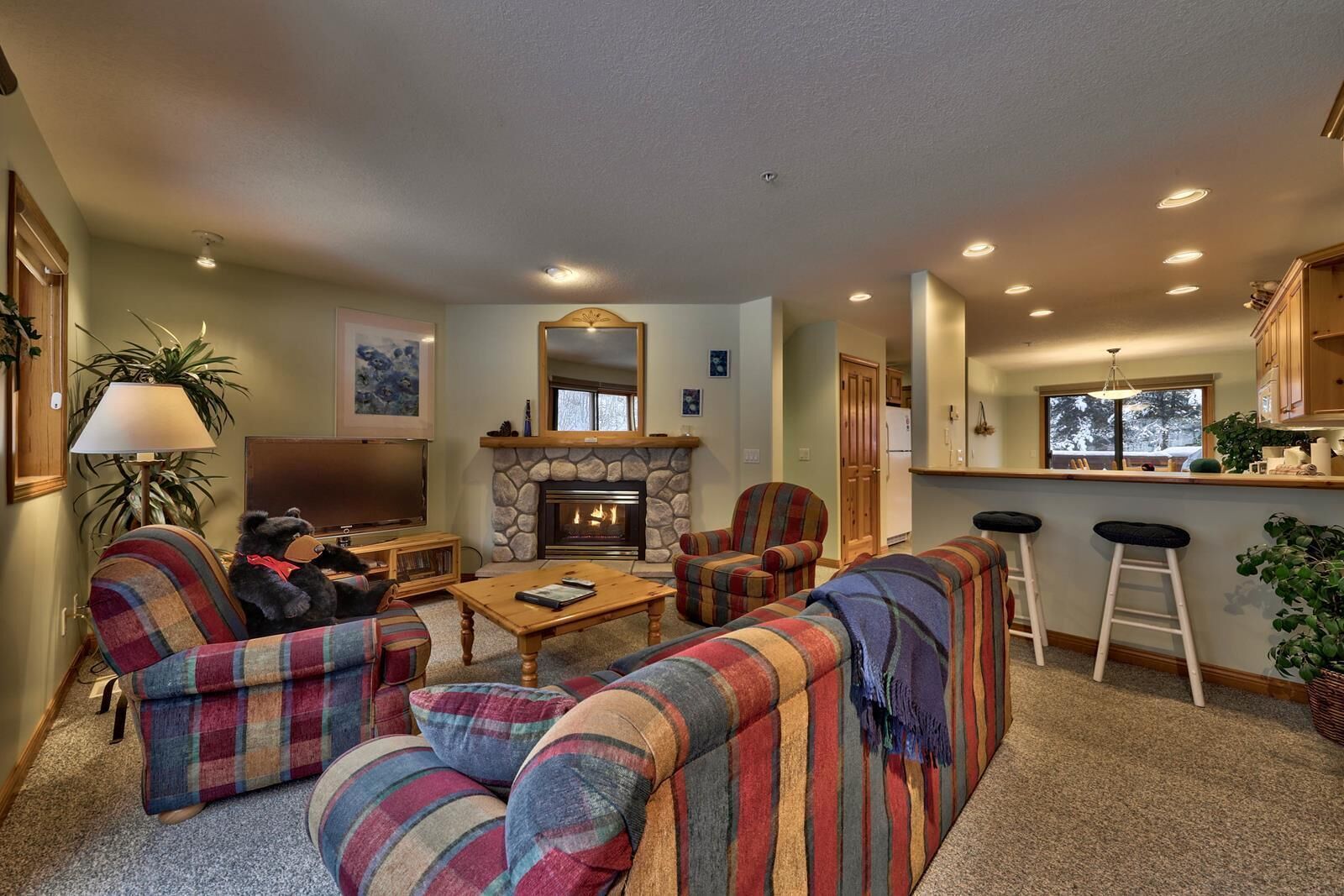 Multi level 2 bedroom condo, ground floor entrance, close to village center and next to ski runs