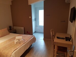 Deluxe dubbelrum | Individuell inredning, unika möbler och mörkläggningsgardiner