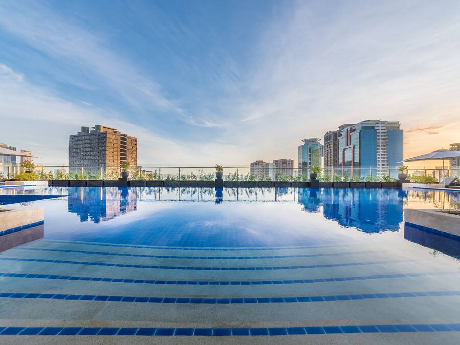Hồ bơi ngoài trời