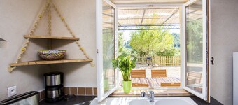 Detached house in picturesque hamlet between sea and mountain