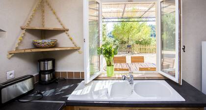 Freistehendes Haus in einem malerischen Weiler zwischen Meer und Bergen