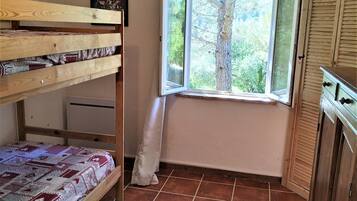 2 chambres, fer et planche à repasser, Wi-Fi gratuit