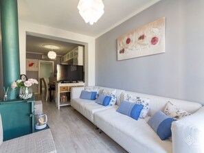TV, DVD player, stereo - Casa Maria - Beautiful house with terrace in Can Picafort (Can Picafort)
