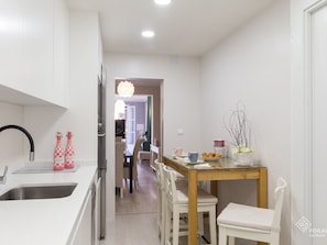 Refrigerador, microondas, horno y lavavajillas