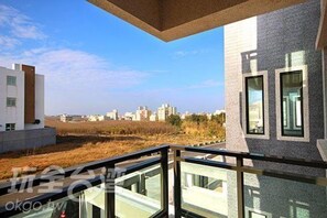 Desk, rollaway beds, free WiFi, bed sheets