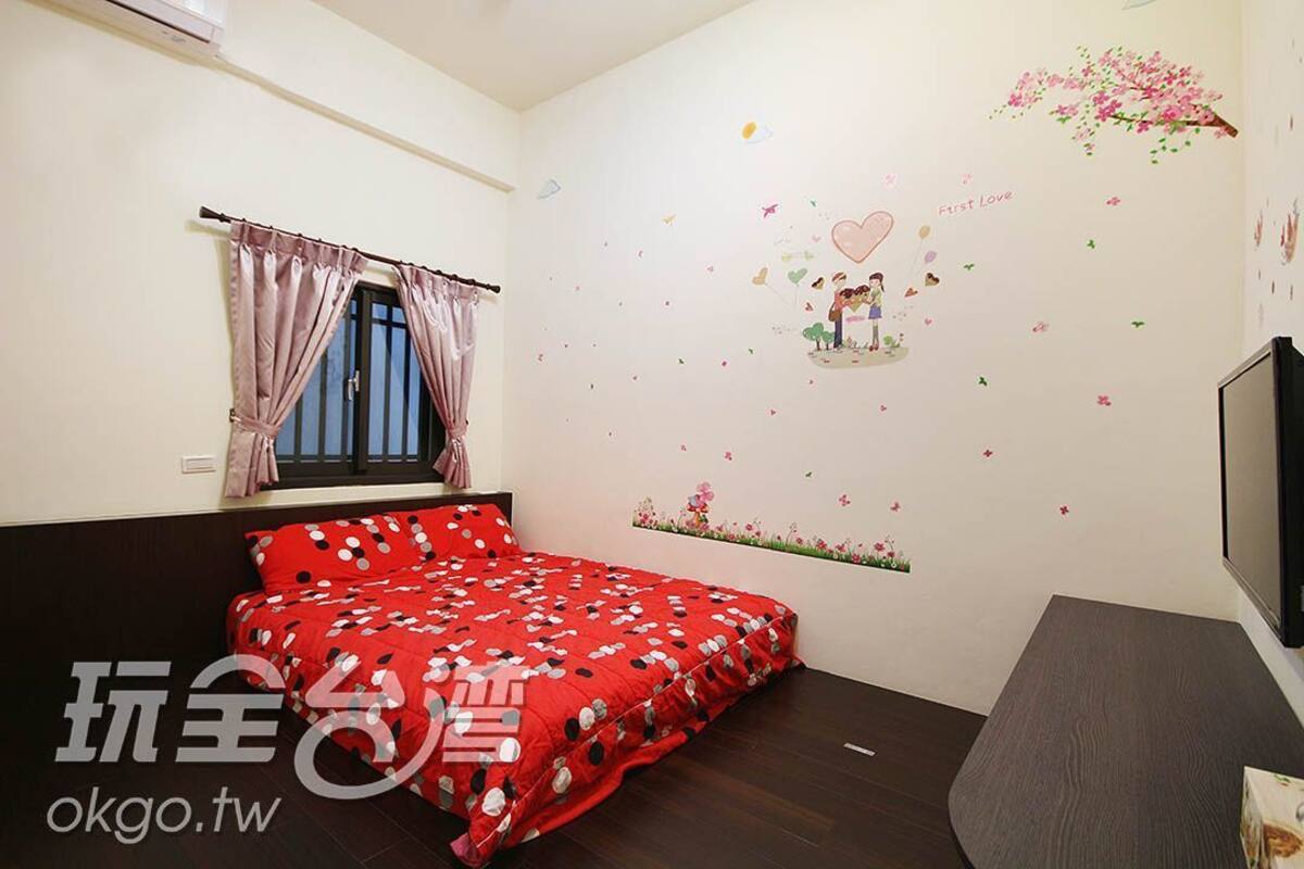 Double Room, 1 Queen Bed, Non Smoking | Desk, rollaway beds, free WiFi, bed sheets