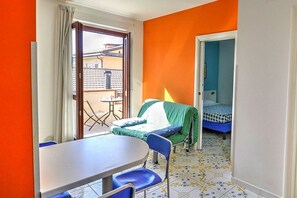 TV - Casa Pesca A: A modern and graceful apartment situated at a few steps from a sandy beach, with Free WI-FI. (Agropoli)