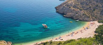 Apartment 4690-3 for 4 Pers. in Malinska