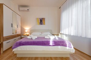 4 soverom, safe på rommet, wi-fi (inkludert) og sengetøy