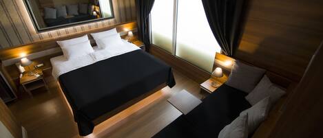 高级三人房 | 高档床上用品、泰普尔床垫、迷你吧、客房内保险箱