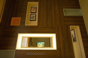 Doppia Standard | Servizio della camera