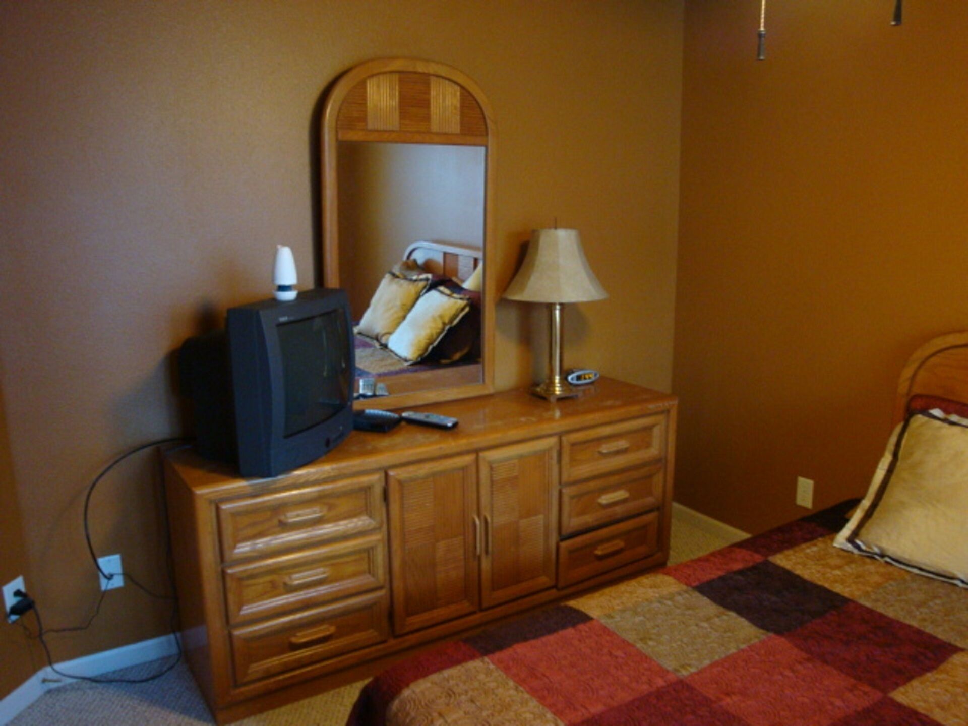 Parkview Bay 2 bedroom, 3rd floor, Overlooks Pool, Lakefront, FREE WIFI