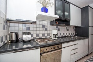 Kylskåp, ugn, spishäll och diskmaskin
