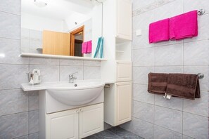 Bathtub, hair dryer, towels