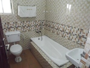Deep soaking tub, rainfall showerhead, free toiletries, towels