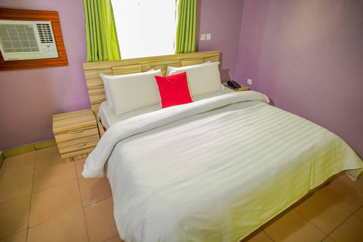 Standard Room | In-room safe, desk, free WiFi, bed sheets