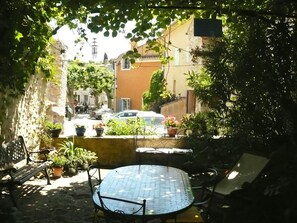 Terrace/patio - B&B Soleil et Ombre (Villedieu)