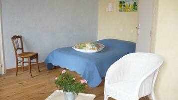 Double Room, Garden View (Soleil) | Laptop workspace, free WiFi