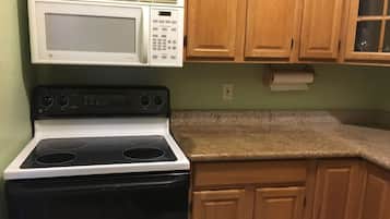 雪櫃、微波爐、焗爐、爐具