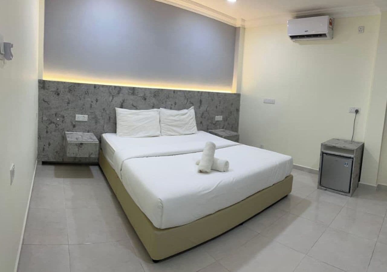 Standard-Doppelzimmer, Gartenblick | Minibar, Zimmersafe, Schreibtisch, laptopgeeigneter Arbeitsplatz