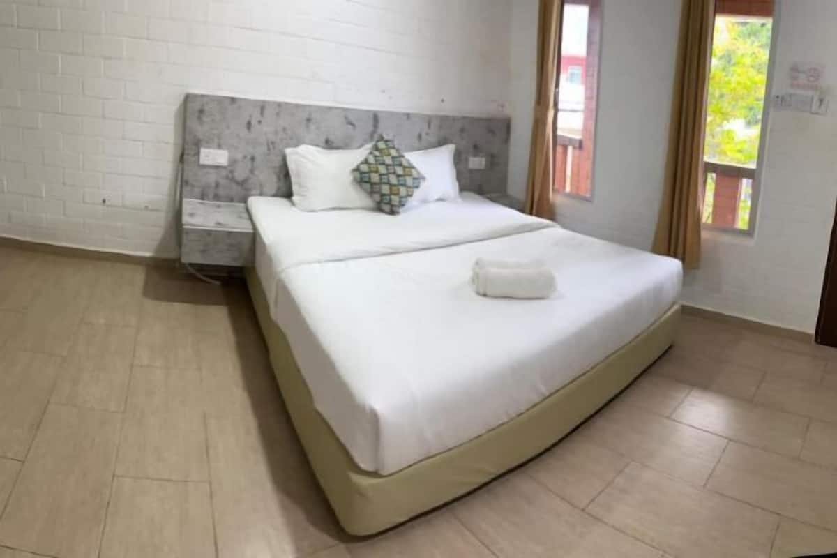 In-room safe, desk, laptop workspace, iron/ironing board