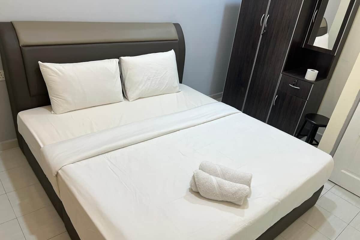 Ferienhaus, 2 Schlafzimmer, Poolblick | Minibar, Zimmersafe, Schreibtisch, laptopgeeigneter Arbeitsplatz