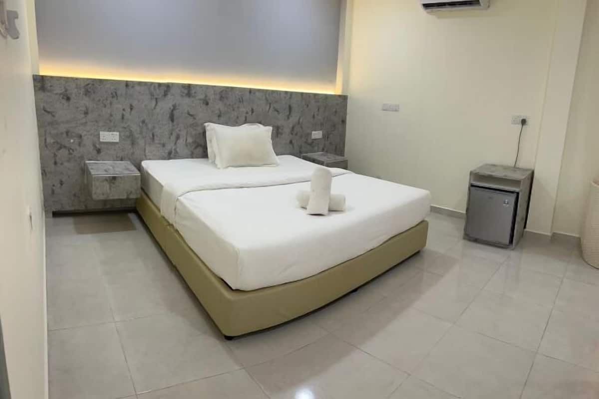 In-room safe, desk, laptop workspace, iron/ironing board