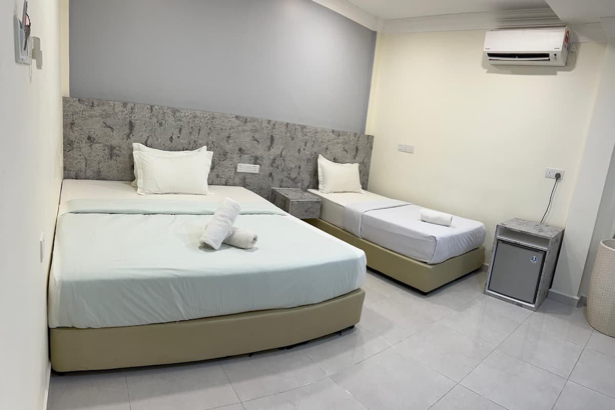 Triple Room | In-room safe, desk, laptop workspace, iron/ironing board