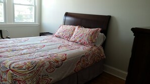 3 bedrooms, iron/ironing board, free WiFi, bed sheets