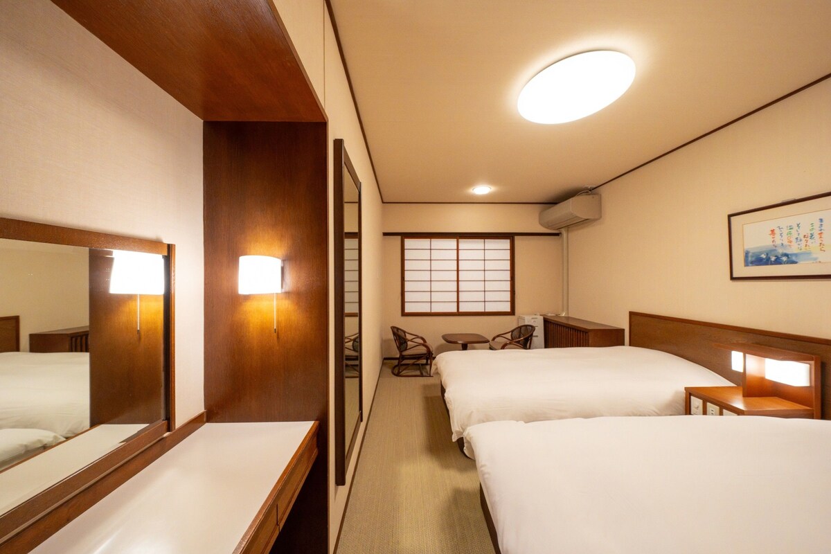 Twin Room, Non Smoking (Run of house) | Desk, WiFi (free), individually furnished, bed sheets