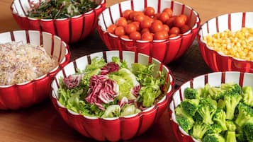 Daily buffet breakfast (JPY 2200 per person)