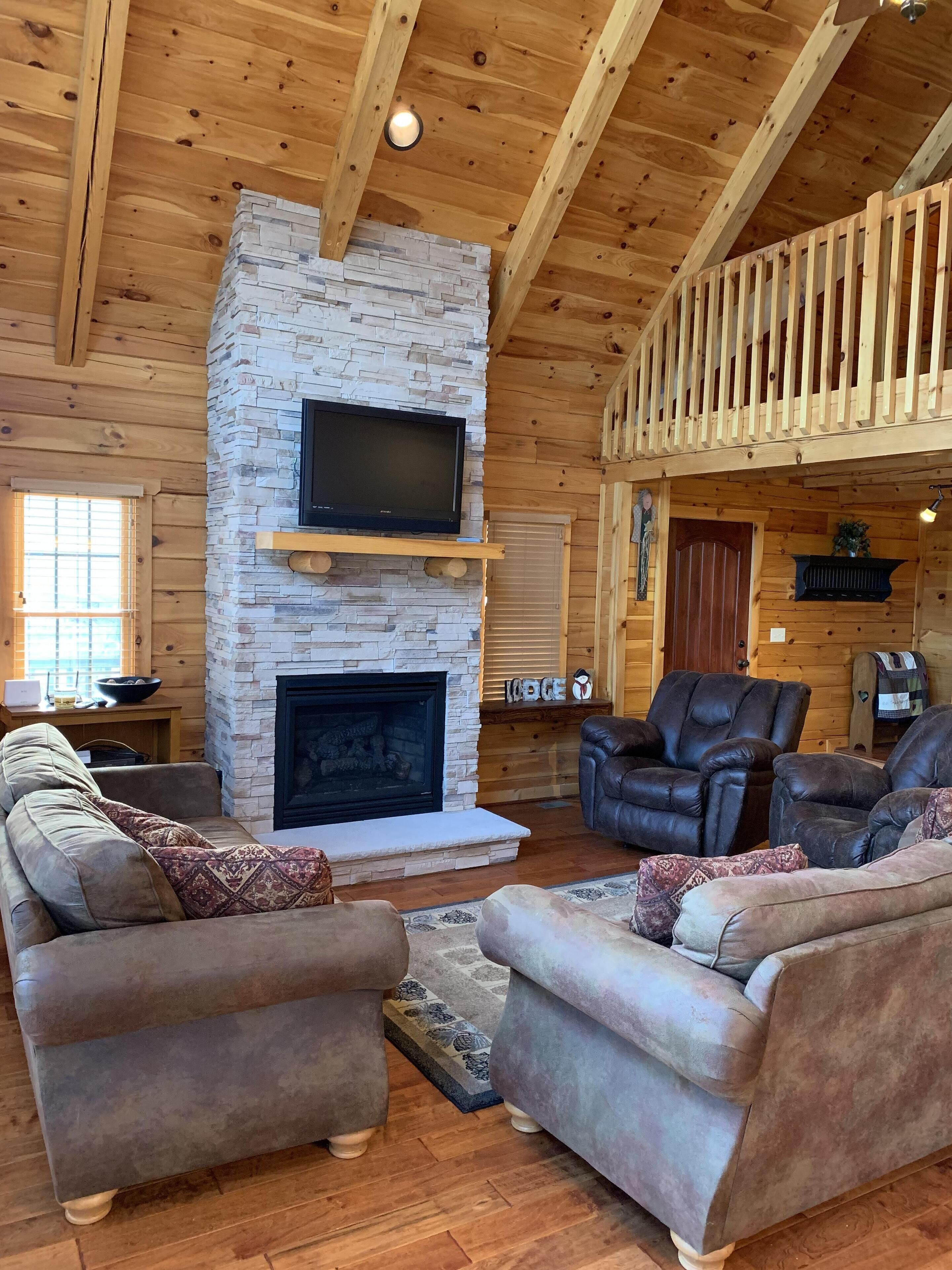 Log House 5BR w/Hot Tub near JFBB Ski Area... your fav Pocono Location