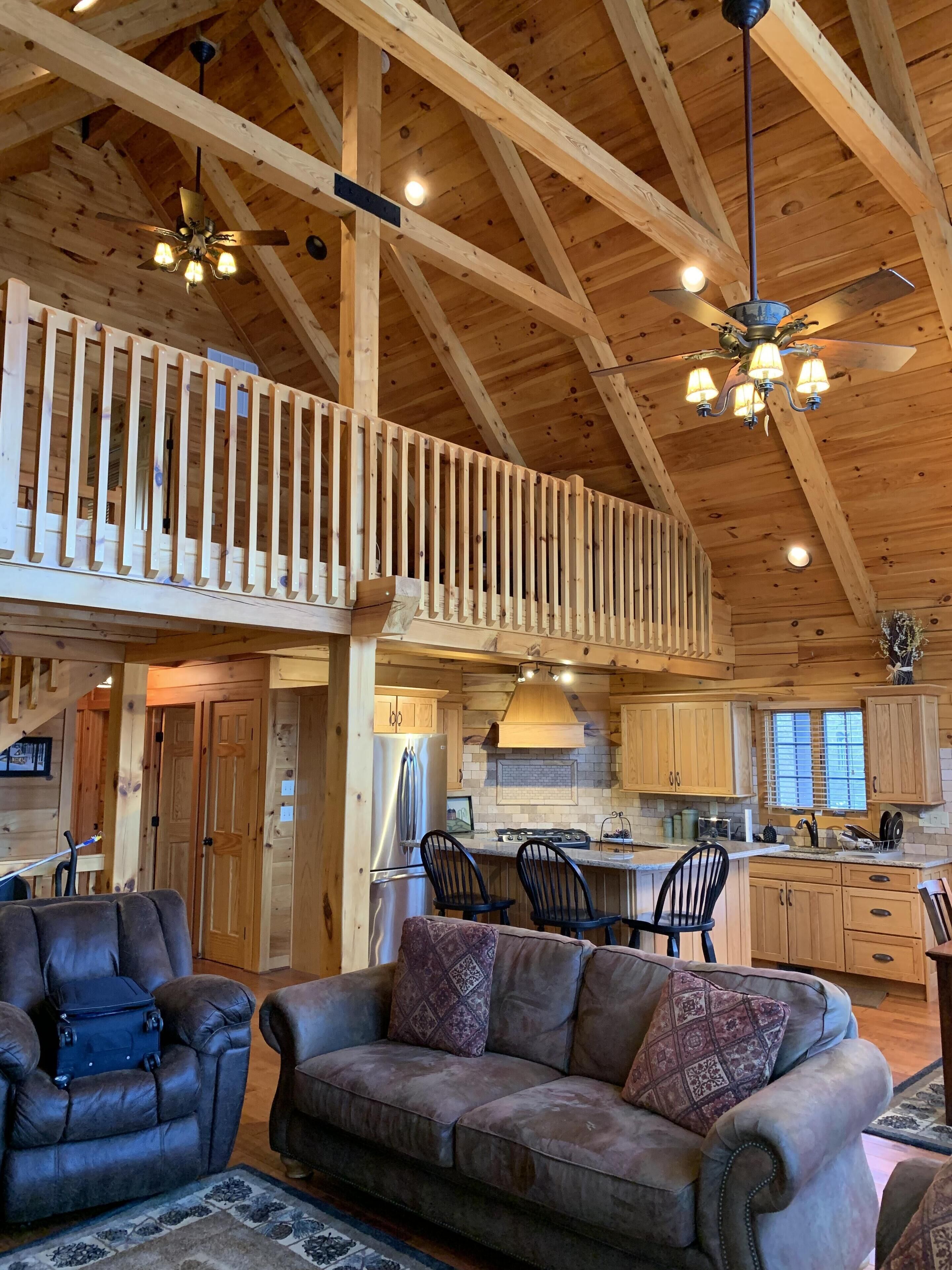 Log House 5BR w/Hot Tub near JFBB Ski Area... your fav Pocono Location