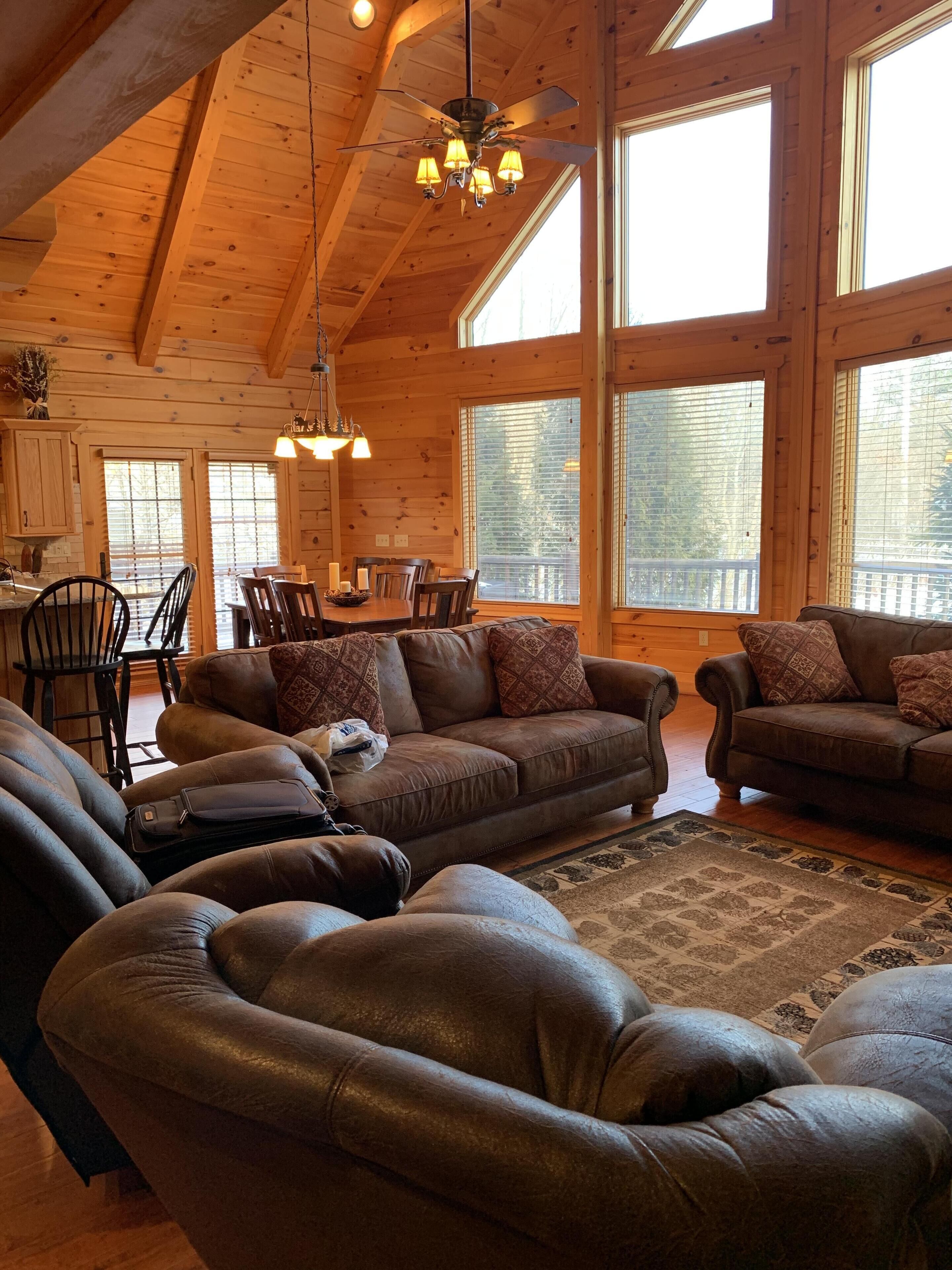 Log House 5BR w/Hot Tub near JFBB Ski Area... your fav Pocono Location