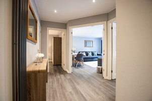 Televisión de pantalla plana de 43 pulgadas con canales digitales