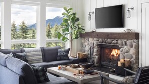 Smart-TV og peis